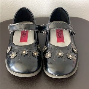 Girls shoes